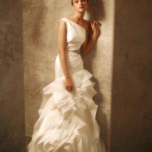 Vera Wang white wedding dress- organza skirt